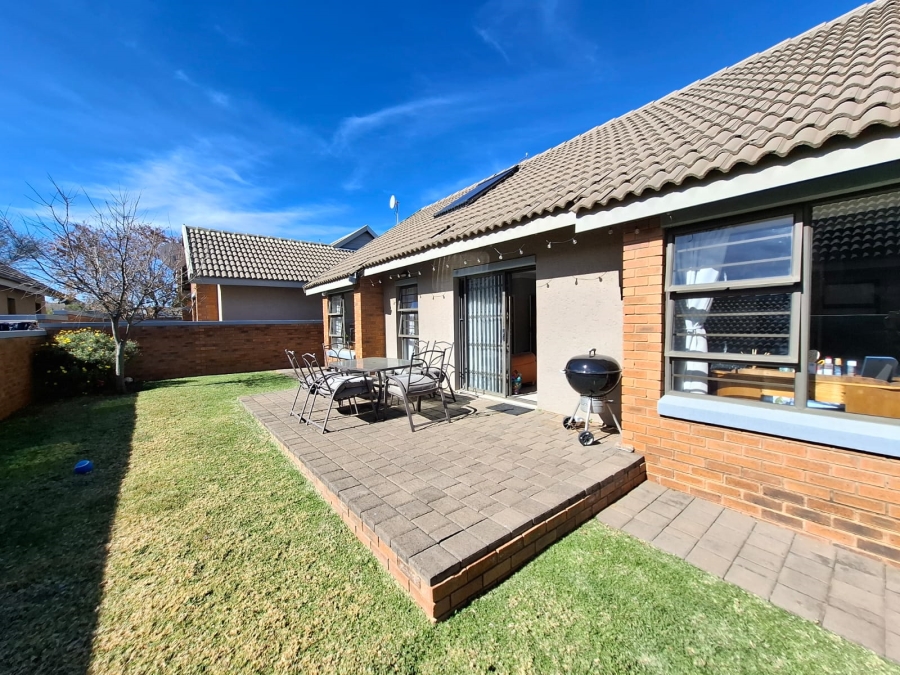 2 Bedroom Property for Sale in Heuwelsig Free State